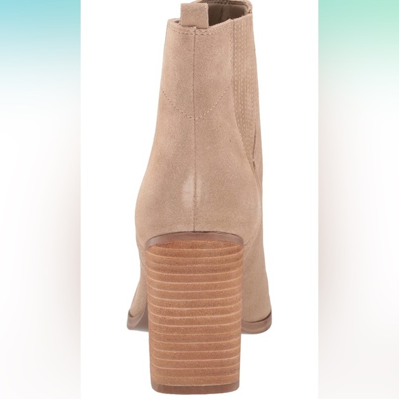 Oshay Pointed Toe Bootie Women Sz 4
Marc Fisher LTD Walnut Suede New - Picture 15 of 15